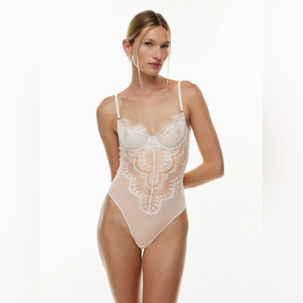 Aritzia Ten by Babaton Encore Bodysuit in White - Size S